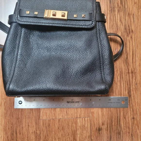 Backpack - Picture 8 of 9